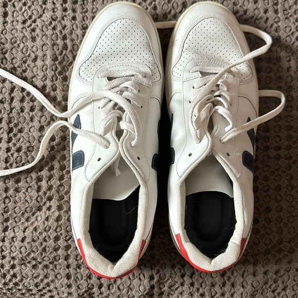 Men’s Veja Sneakers - Picture 3 of 4